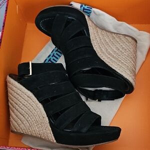 Stylish Black Wedge Sandals